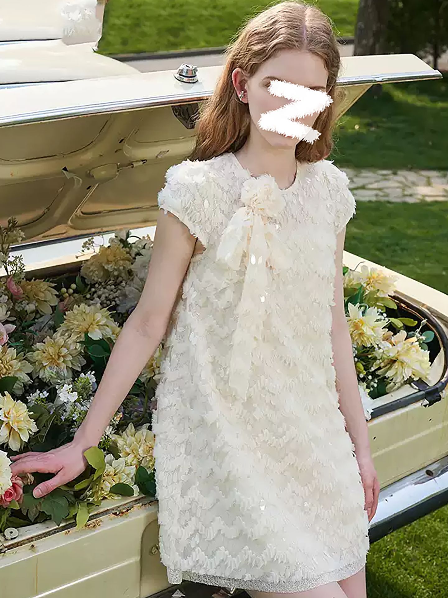 Đầm suông nữ midi cổ tròn ren hoa hồng nổi phong cách Pháp — màu trắng ngà