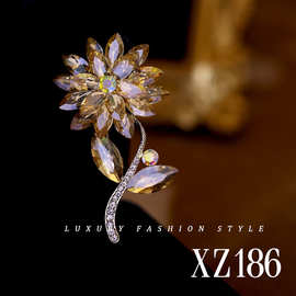 韩版高级感轻奢高档水晶花精致百掿胸针女简约OL风小众西服别针扣