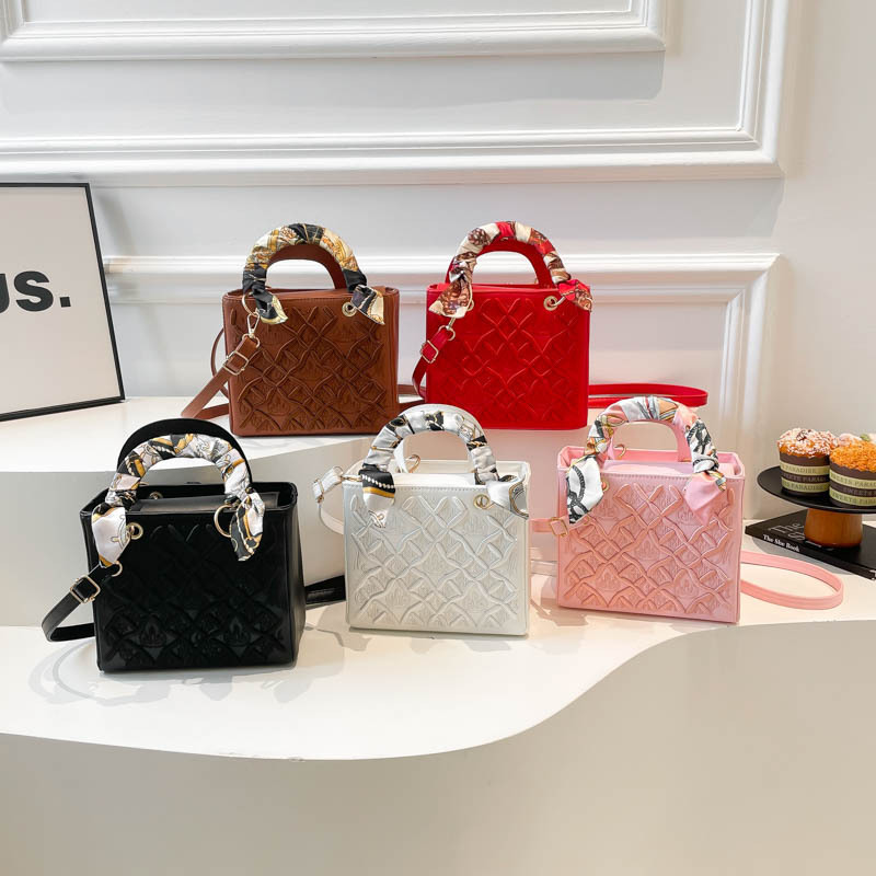 Winter New Classic Southern Style Heavy-Duty Princess Diana Bag Women's Small Square Bag Magnetic Buckle Shoulder Handbag Commuter Bag