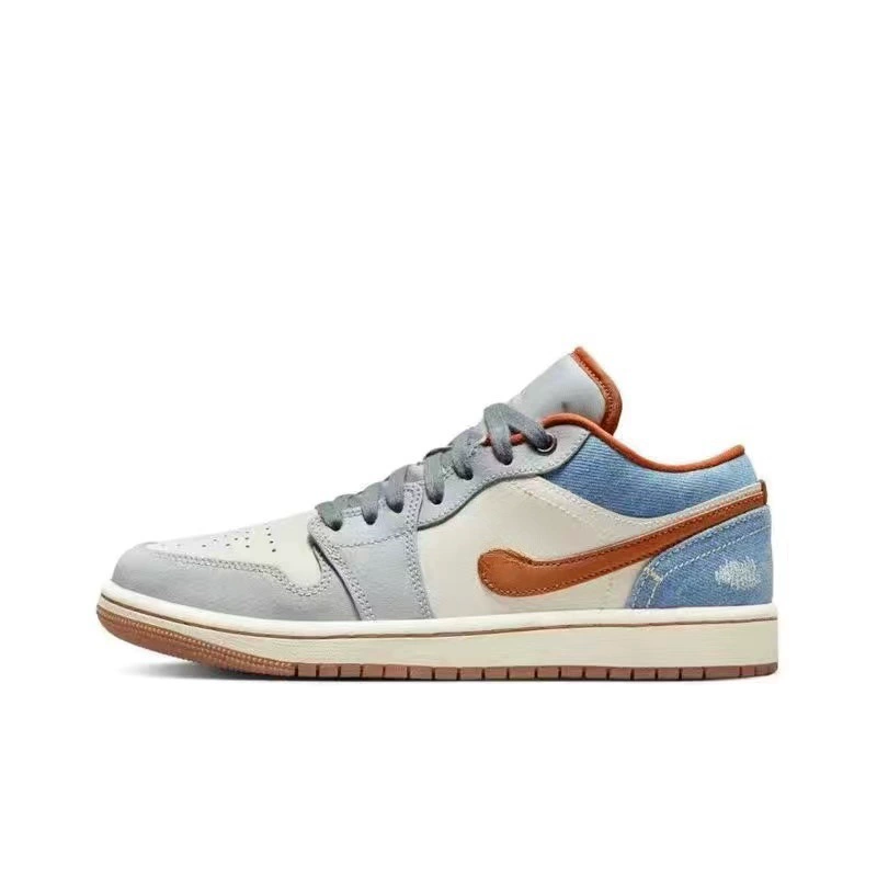 Кроссовки AIR aj1 с низким верхом, цвет "барб" в цвете "Северная Каролина", сине-серо-бело-дымчато-серо-черные.