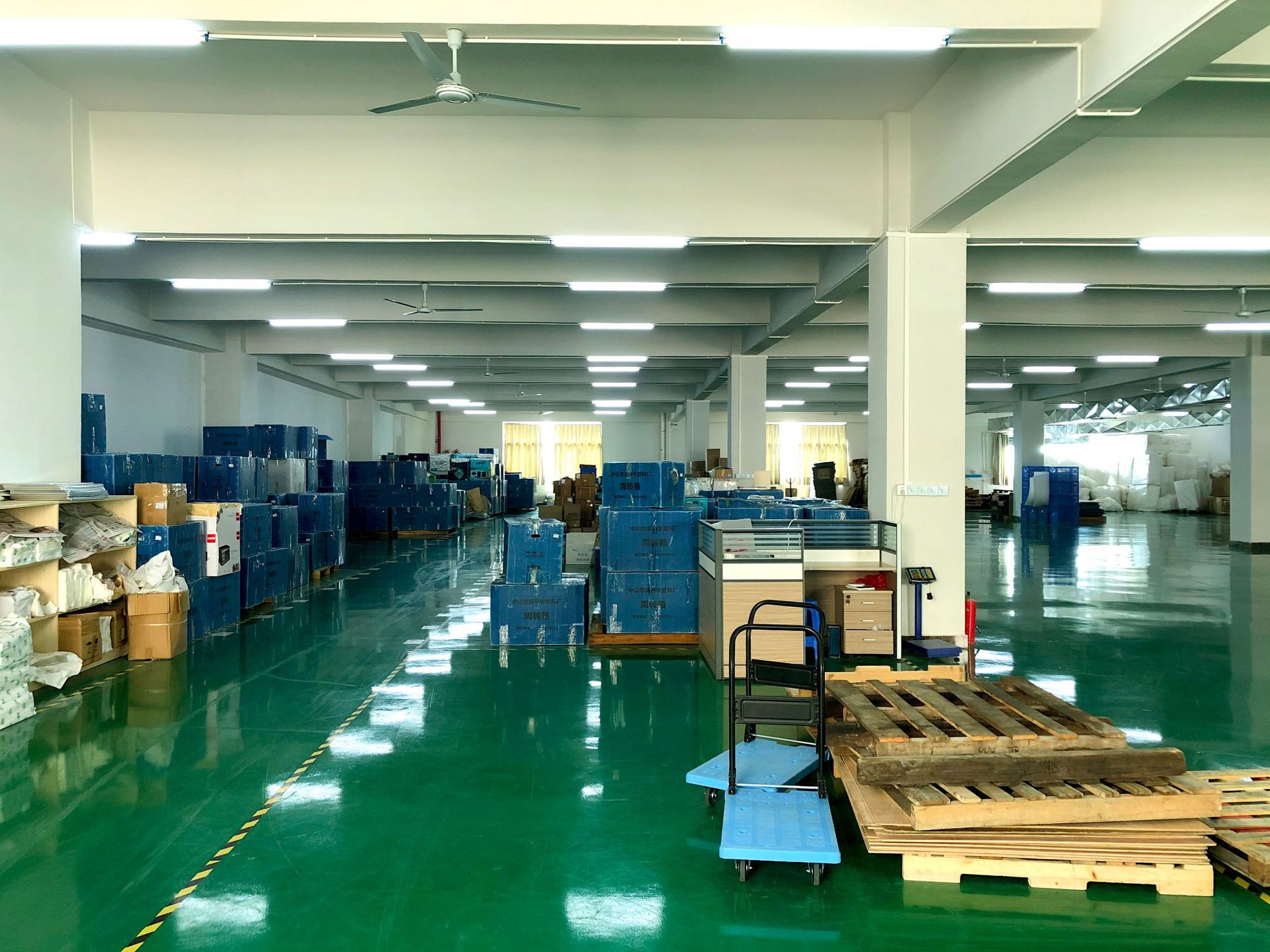 成品区.jpg