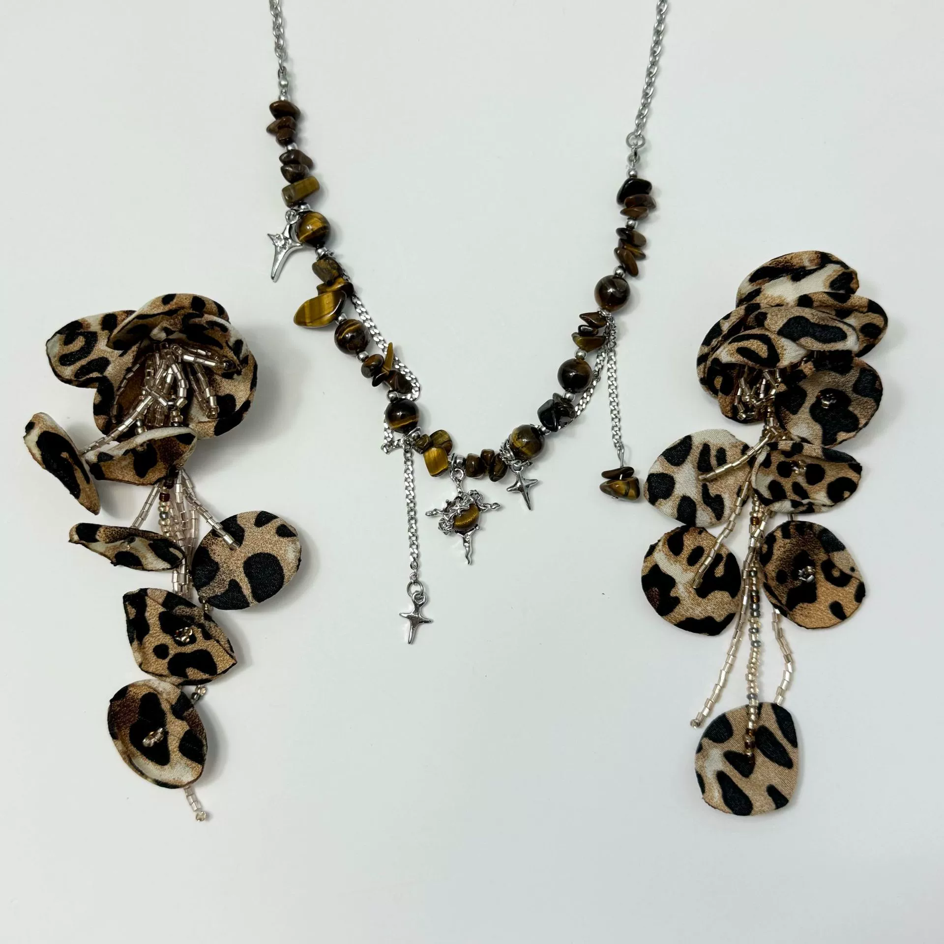 Small design earrings, high-quality style, bright catchy style