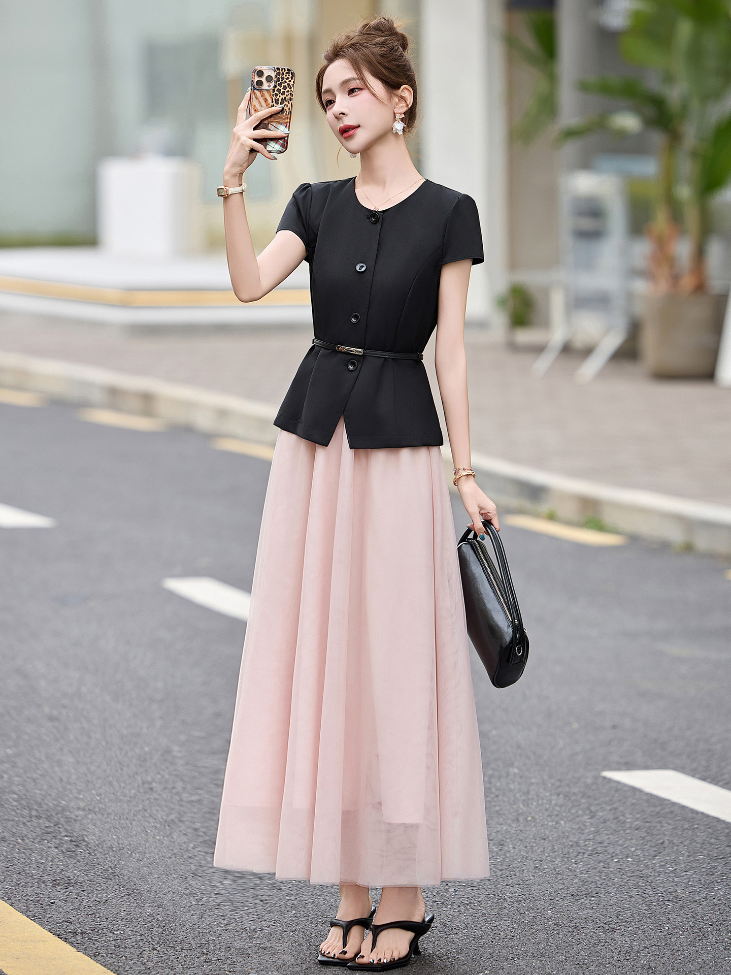 Bộ váy hai mảnh nữ cổ V thắt dây eo, áo sơ mi phối chân váy midi — màu đen