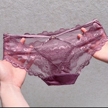性感蕾丝绑带水钻镂空内裤女青春时尚包臀诱诱惑情趣火辣三角裤潮