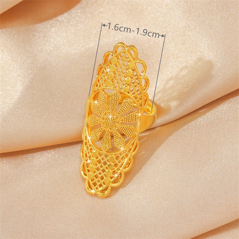 Anello in oro sabbiato da donna design di nicchia aperto_voghion.com