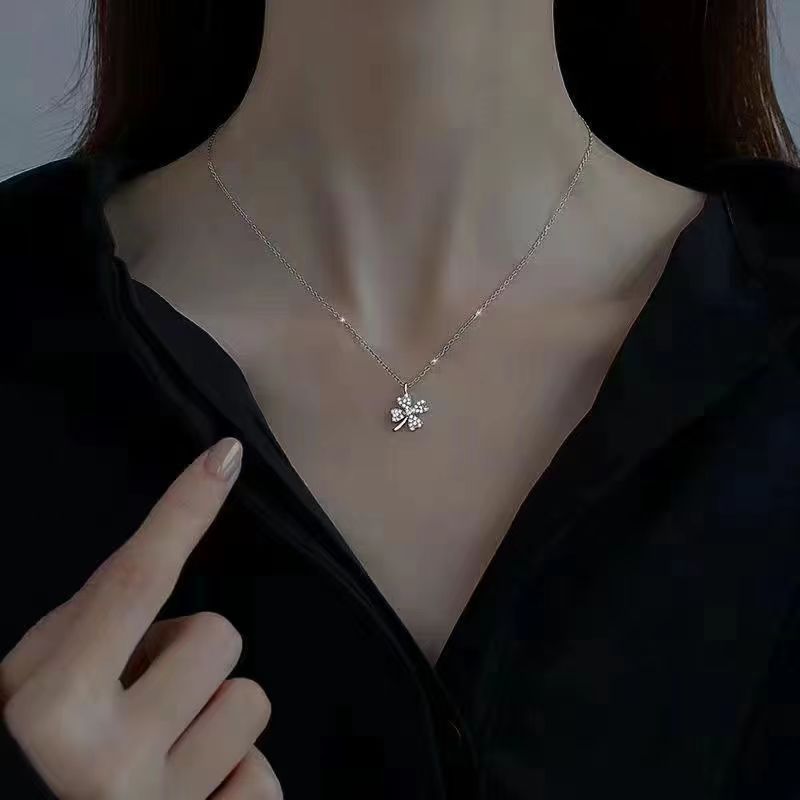 Collana con ciondolo farfalla delicato placcato oro donna_voghion.com
