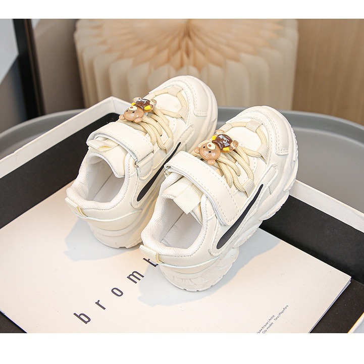 Los niños de primavera y otoño nuevos niños retro deportes zapatos anticuados sólidos de fondo suave cómodos zapatos para correr casuales para niñas