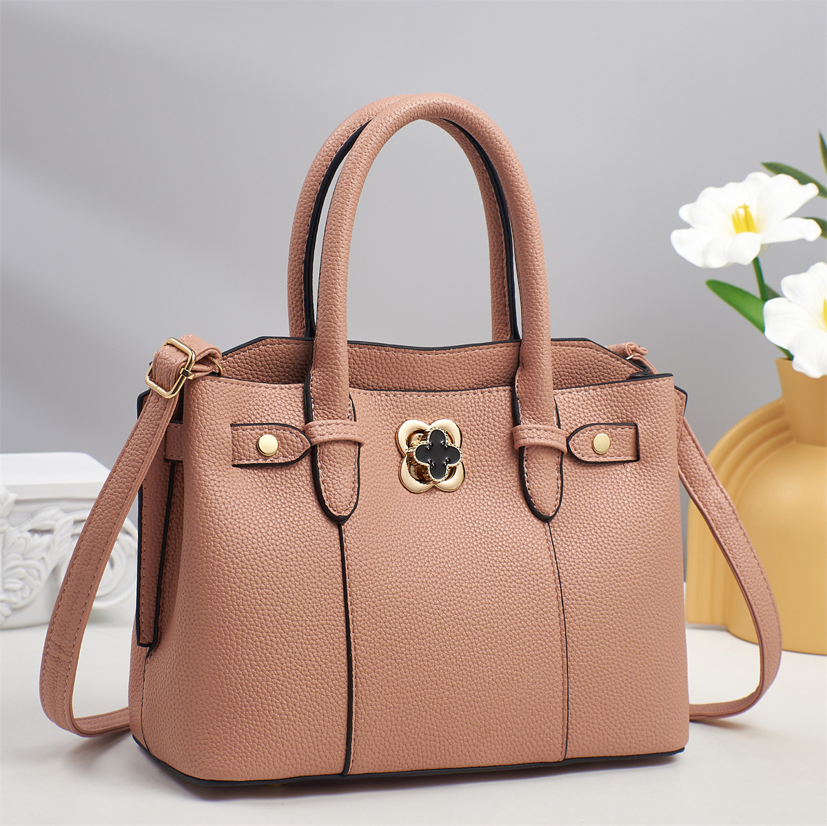 Bolsos bolsos de mujer de lujo ligero nuevo bolso de mujer simple y atmosférico temperamento bolso de hombro de madre