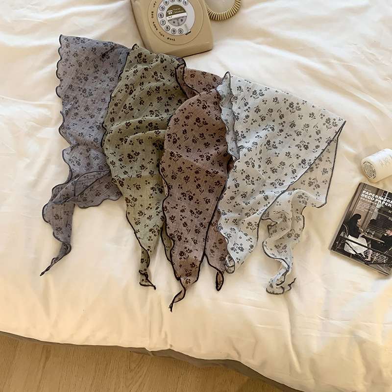 Bufandas triangulares cuello nuevo pañuelo para mujeres pastílico viento versátil de alto nivel sensación bufandas de flores trituradas bordes de media luna de punto correa de pelo