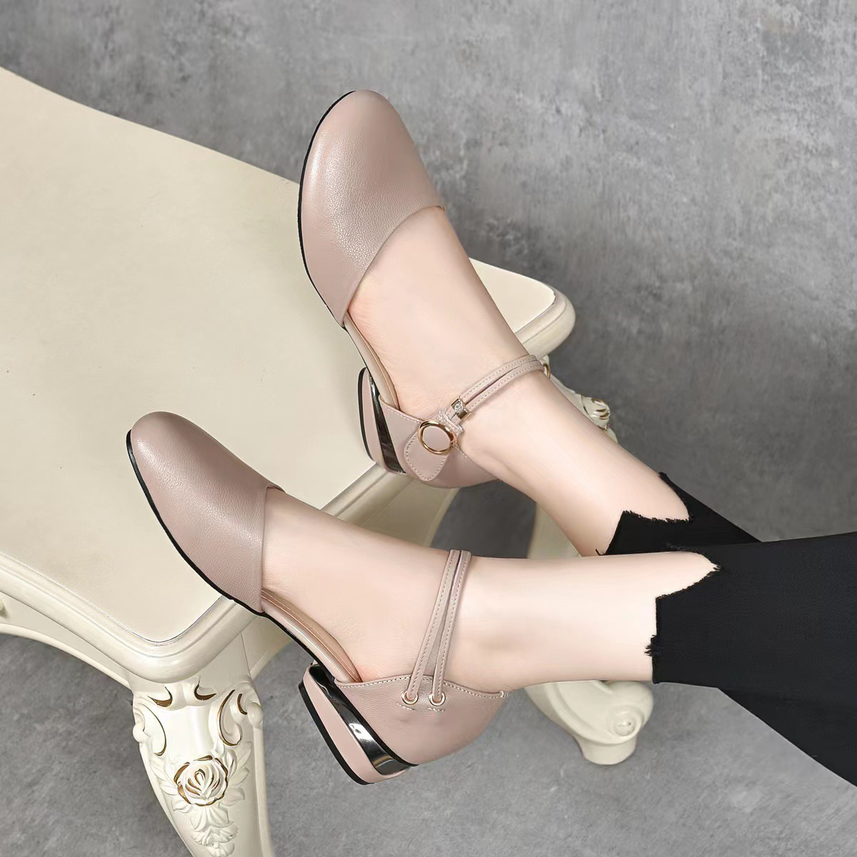 Sandal nữ mũi tròn da thật quai đơn gót thấp đế mềm — Màu đen chi tiết 4