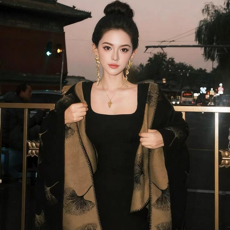 《银杏叶》秋季穿搭披肩女2025新款轻奢气质设计感穿搭披肩围巾女|undefined