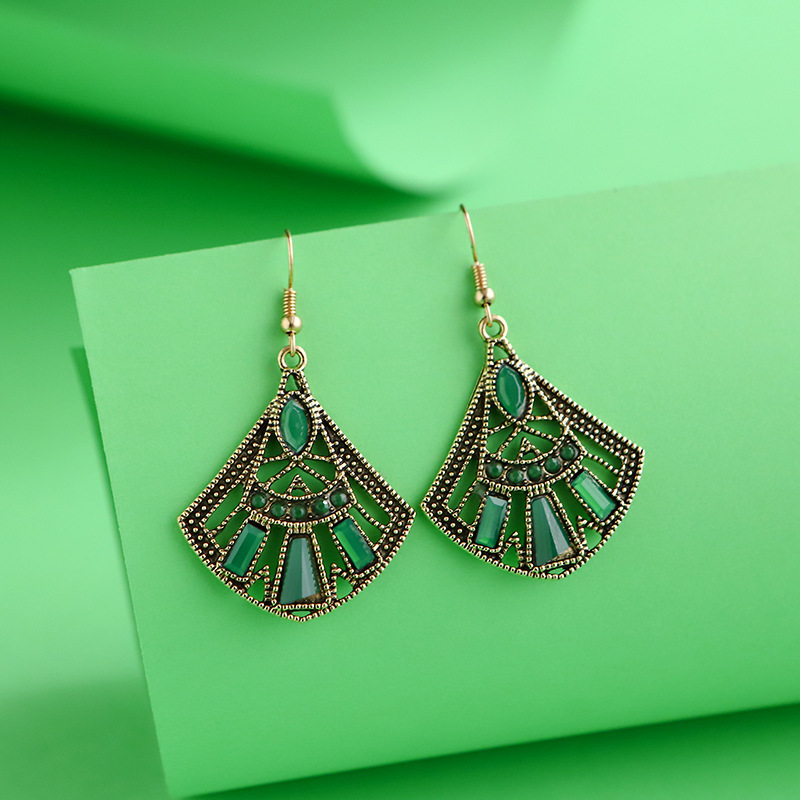 Fashion Fan-shaped Inlaid Beads Protein Diamond Alloy Earrings display picture 4