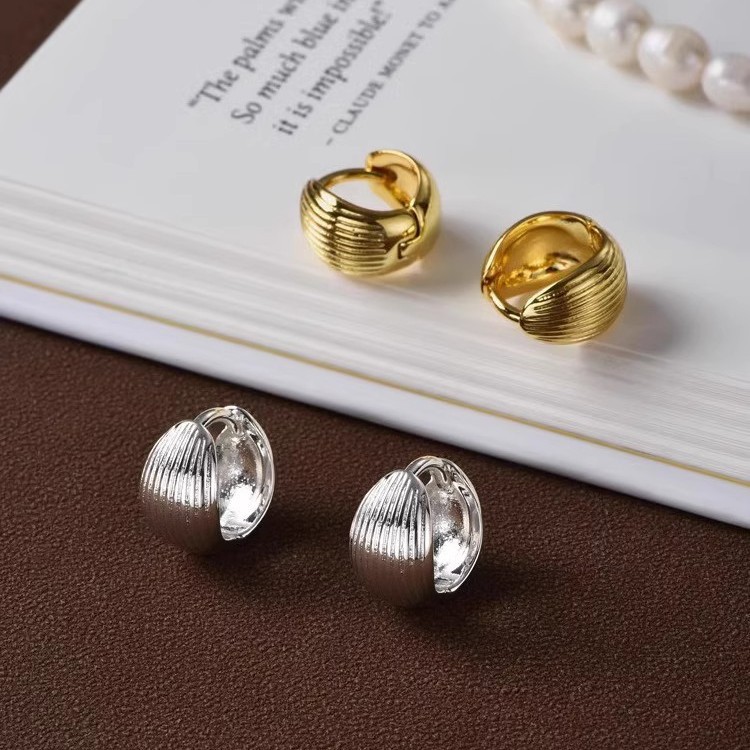 Fashionable design retro elegant classic earrings