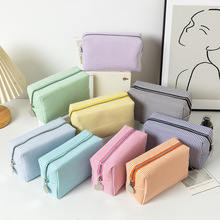 跨境热销泡泡纱化妆包手拿大容量洗漱包刺绣条纹旅行化妆品收纳袋