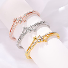 欧美新款时尚轻奢风气质三色花朵镶钻手镯高级感创意满钻手镯批发