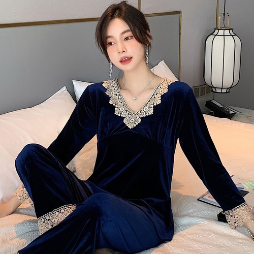 White pajamas for women in autumn and winter Korean style gold velvet sweet large size V-neck thick coral velvet spring and autumn home wear