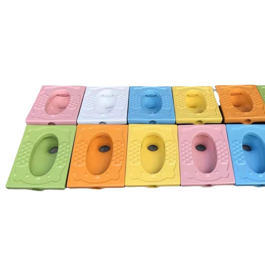 Niños de jardín de infantes en cuclillas pan dibujos animados niños en cuclillas pit orinal de color de cerámica con codo oso en cuclillas inodoro ingeniería