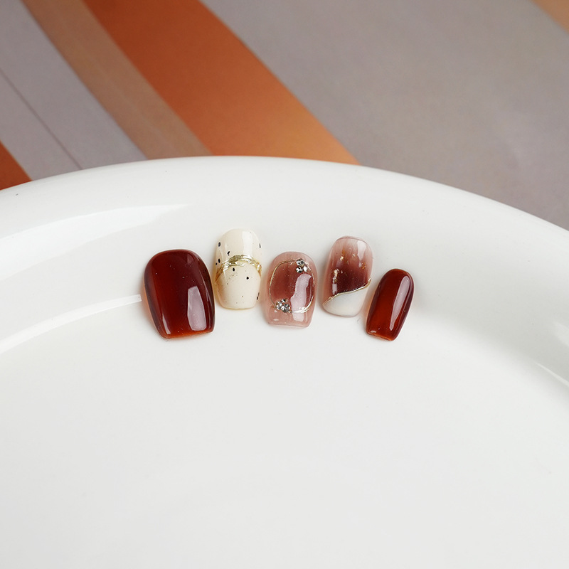 Hand-Wearing Armor wine red Hand-painted Halo-dyed Broken Diamond Gentle Advanced Wearable Manicure Finished Nail Stickers Short