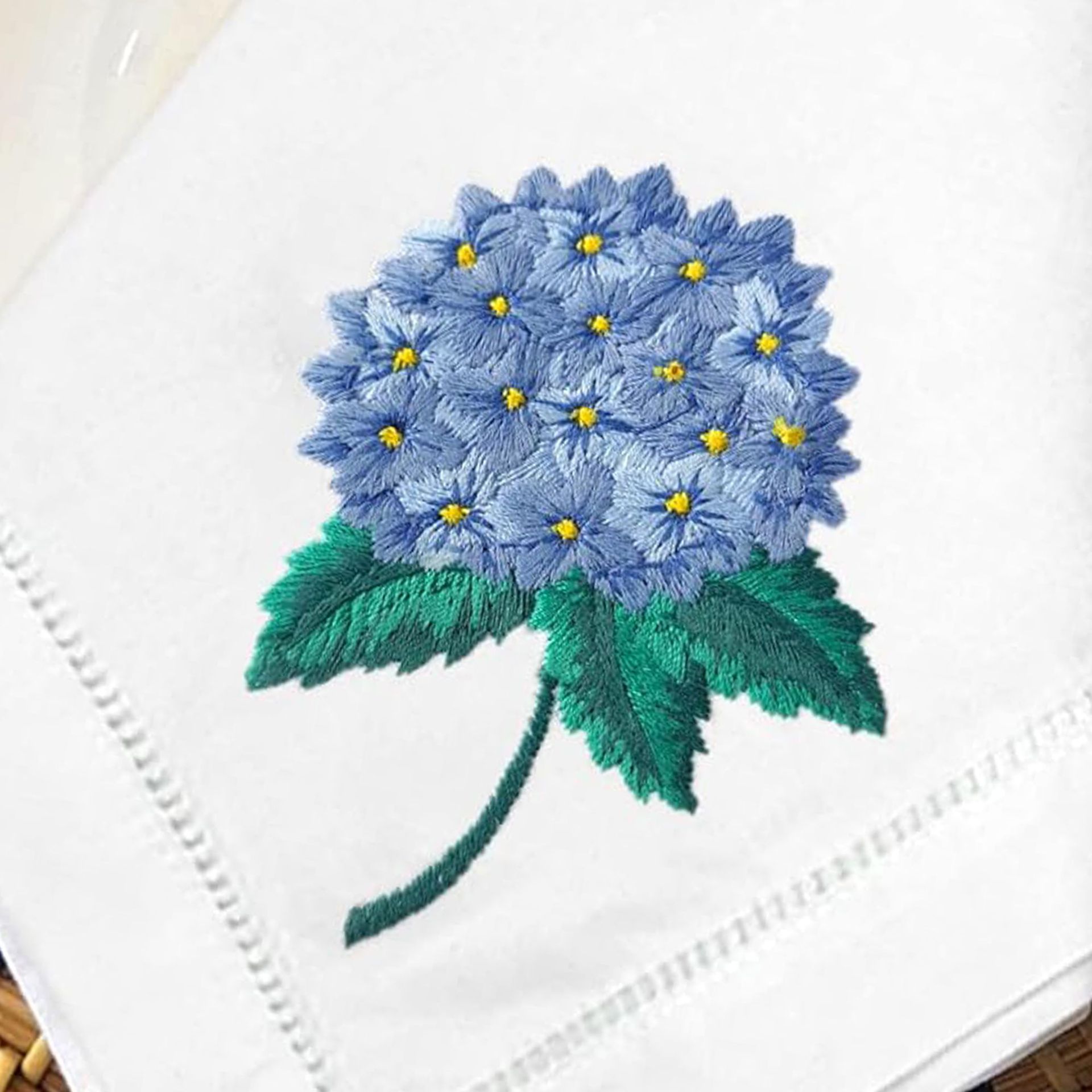 Logo bordado personalizado marca registrada bordado computadora servilletas ropa regalos de boda DIY patrón bordado flores