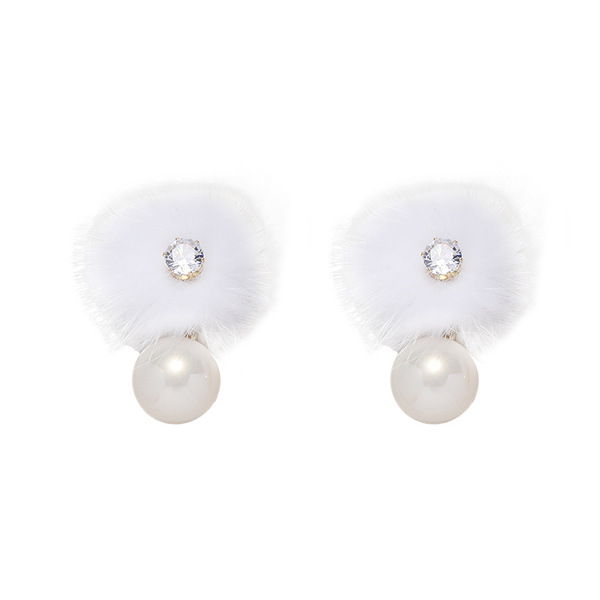 Winter elegant fashionable cute earrings from pearl