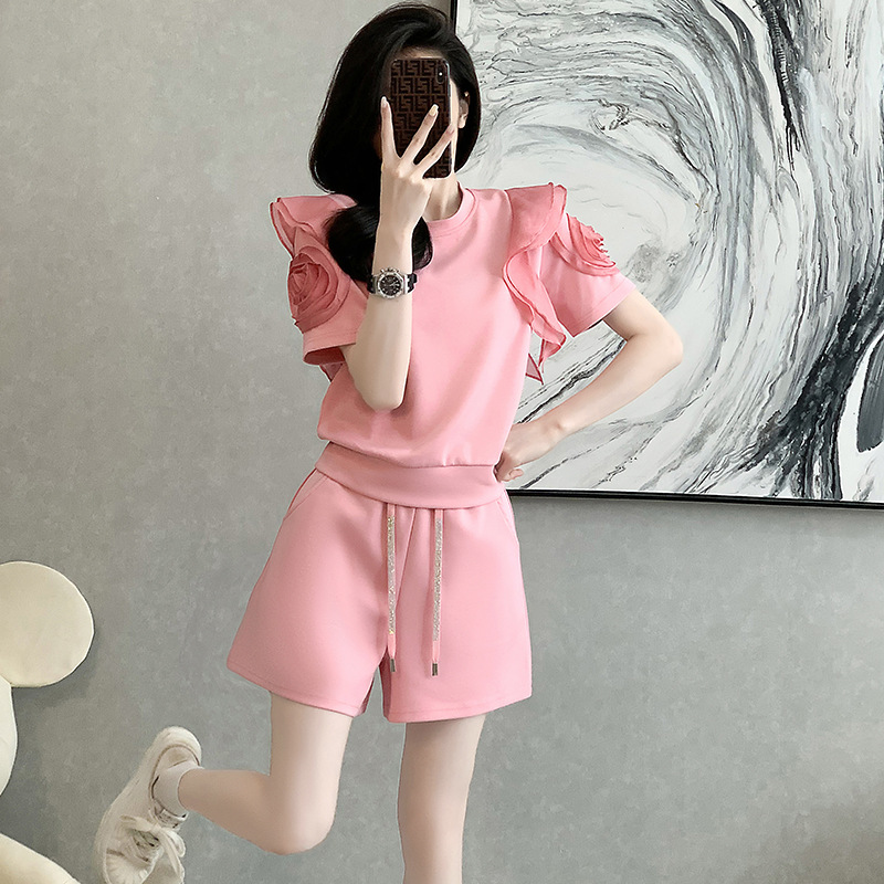 Casual Sports Suit Summer Outfit for Petite Women, Complete Set, Internet Celebrity Style 2026 Trendy Short-Sleeve and Shorts Two-Piece Set