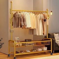 簡易服のハンガー寝室の床にハンガーを掛けます。部屋は移動できます。