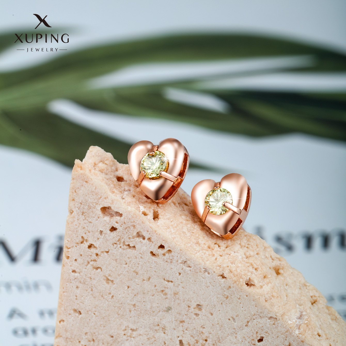 Joyería Xupin colorido tesoro serie de aleación con incrustaciones de circonio encantadores pendientes de las mujeres simples nichos pendientes en forma de corazón al por mayor