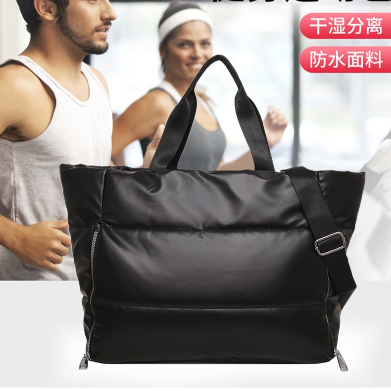 Sports bag wet and dry separation