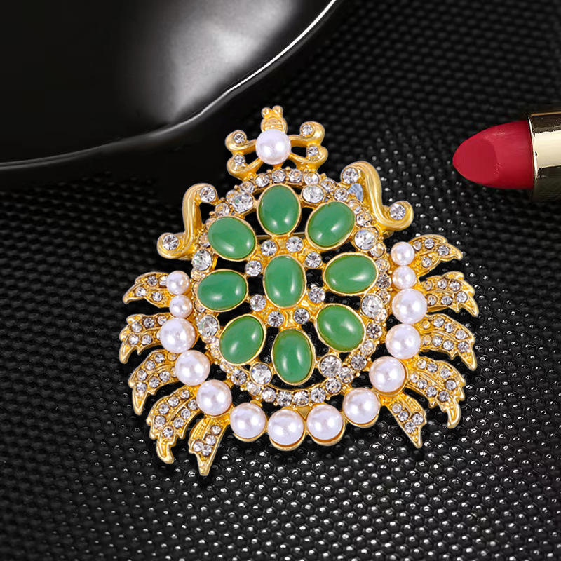 Retro brooch