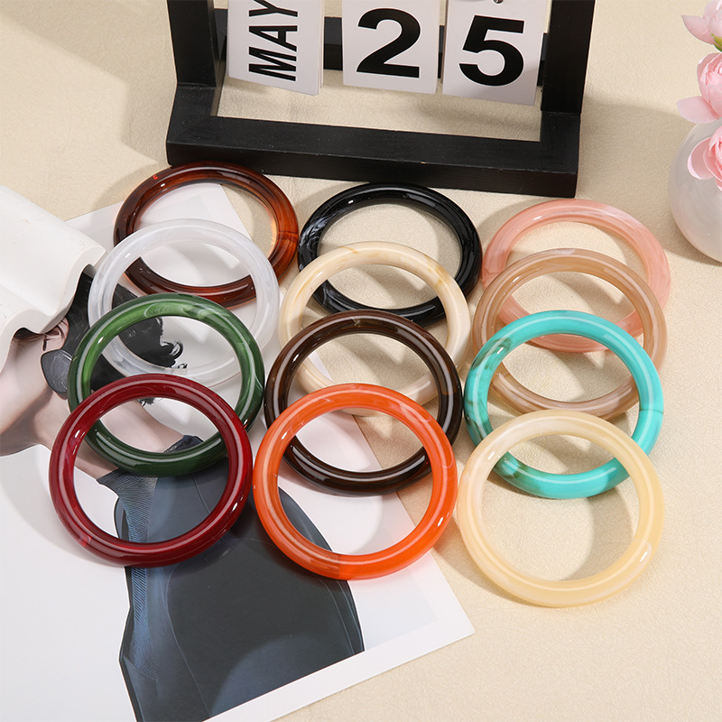 Vintage Acrylic New Resin Bracelet for Women, High-End and Stylish Wristband, Unique and Trendy Jewelry Vintage Acrylic New Resin Bracelet for Women, High-End and Stylish Wristband, Unique and Trendy Jewelry
