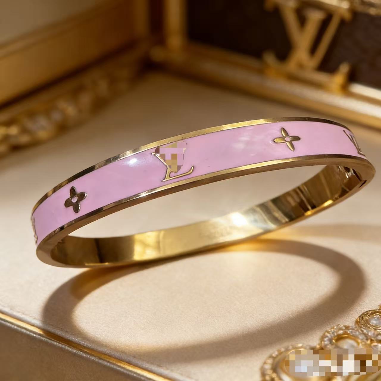 2025 新しいヨーロッパとアメリカのビッグブランドチタン鋼ブレスレット非退色ステンレス鋼ブレスレットバックルオープニングハンドジュエリー卸売