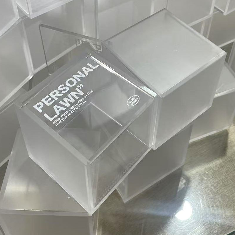 Caja de acrílico caja de polvo de comida de supermercado de alta transparencia con tapa abatible personalizada caja de exhibición de almacenamiento a prueba de polvo hecha a mano de Lego