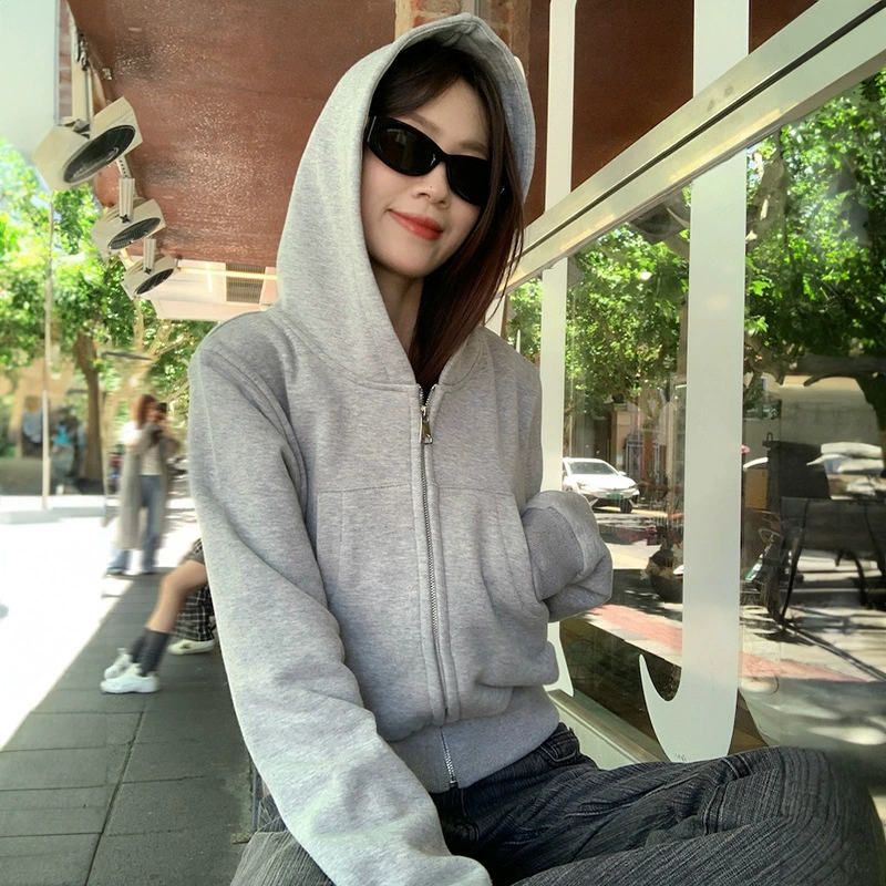 Женская короткая толстовка с капюшоном в корейском стиле, весна и осень 2025, новый повседневный утягивающий кардиган с верхом на молнии.
