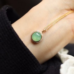 Fubei Diamond Jewelry 18K Gold Inlaid with A-Grade Ice Seed Sun Green Egg Pendant Foot Reverse Diamond 8.2mm High Ice Light