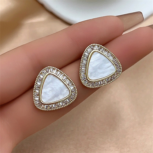 Cross-border niche design high-end geometric drop earrings, minimalist shell triangle zircon drop earrings, European and American accessories