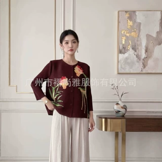 厂家直供2026秋季新款三宅气质通勤钉珠郁金香印花宽松垂感上衣女