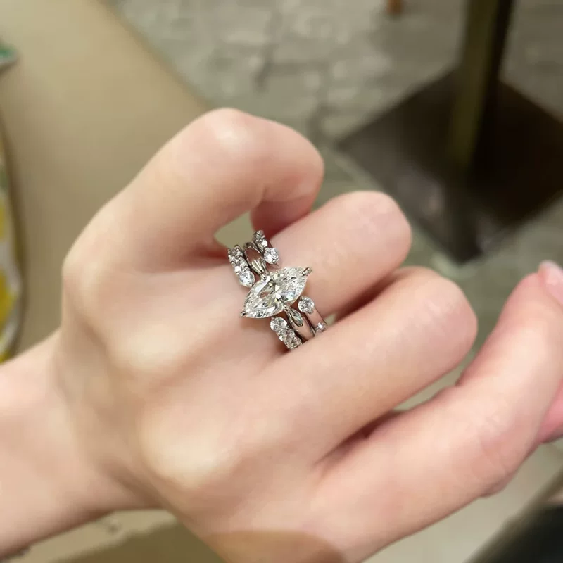 Xiaohongshu Tongqi INS минималистичные три в одном наборе серьги кольца винтажный блеск глаза
