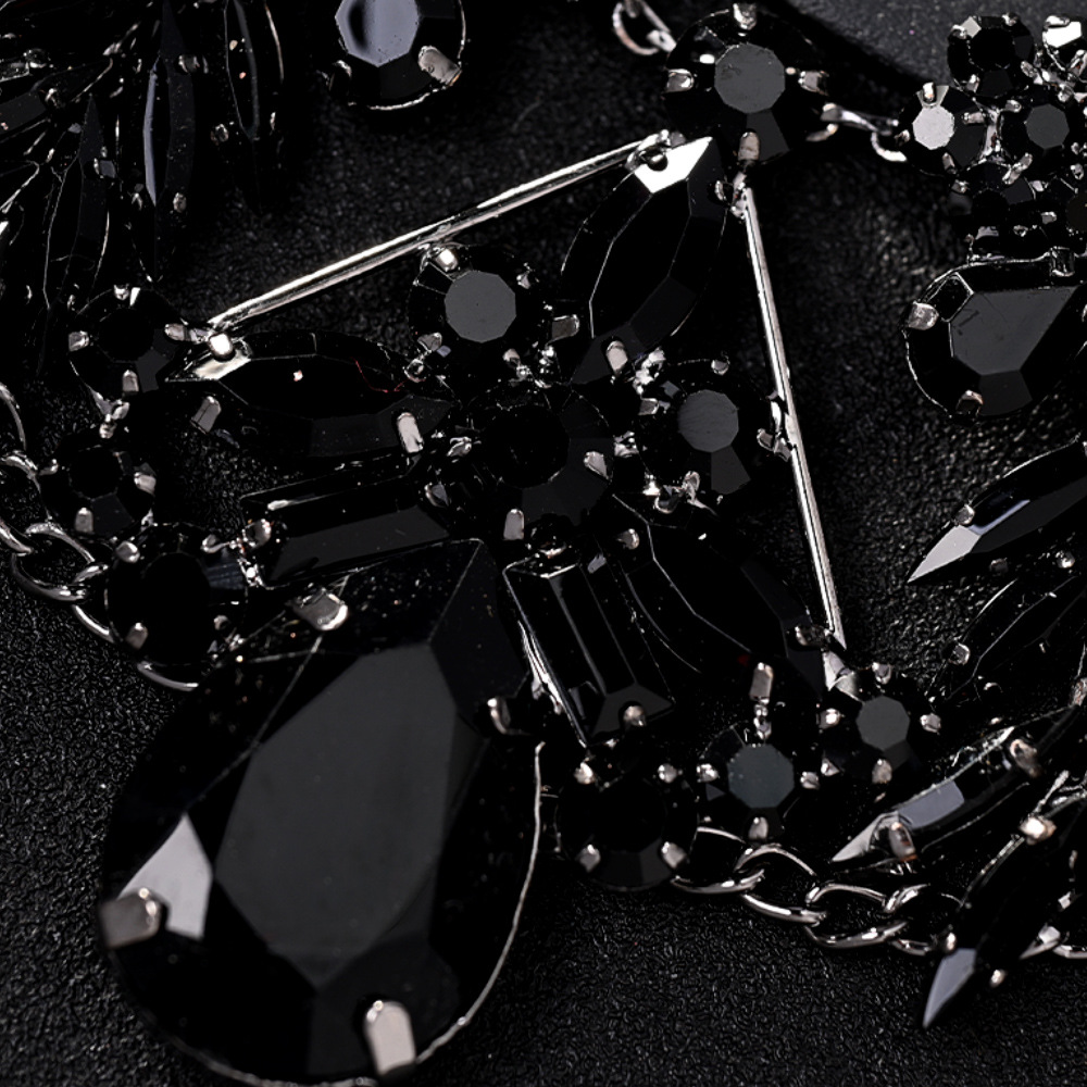 Amazon nueva máscara de diamante geométrica exagerada máscara negra de Halloween accesorios de fiesta máscara femenina