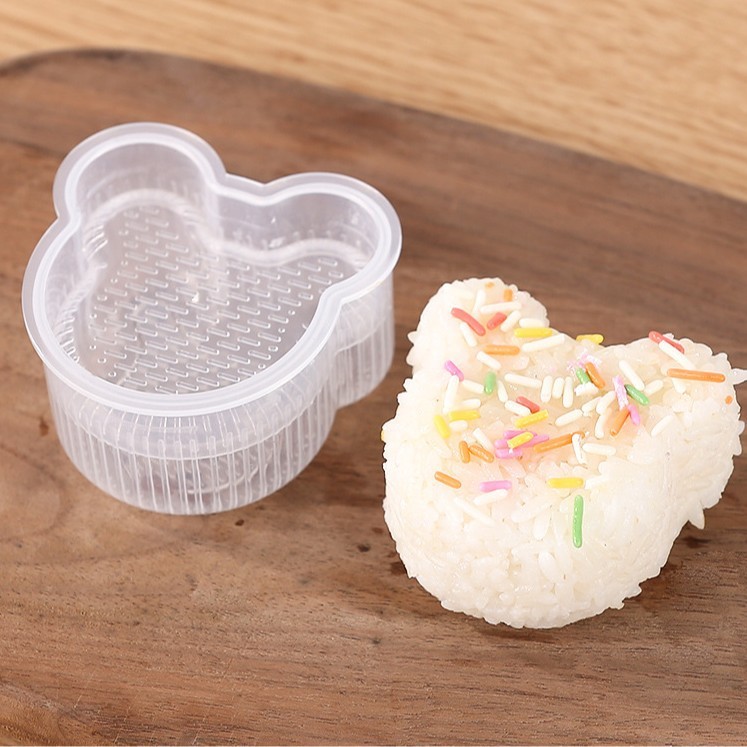 子供のおにぎりの型の海苔はご飯の三角のおにぎりの食品級の材質を包んで作ります。|undefined