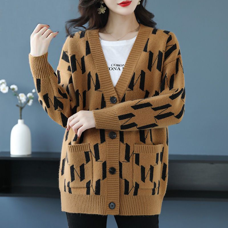 Women's sweater coat autumn and winter New Western style loose color matching thickened top chubby girl plus size slimming knitted cardigan Women's sweater coat autumn and winter New Western style loose color matching thickened top chubby girl plus size slimming knitted cardigan