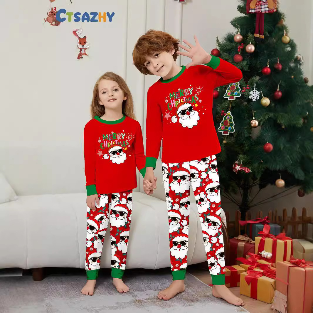 Obiteljski set MerryChristmas obitelj od troje ili četvero ljudi s bijelom bradom odijelo Djeda Mraza s printom_voghion.com