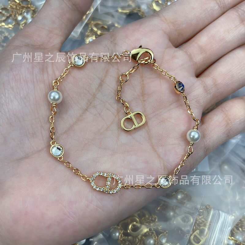 Real Shot of D-Brand Cd Pearl Rhinestone Bracelet with Full Diamond Label for Women, Fashion Bracelet for Women, Factory Wholesale