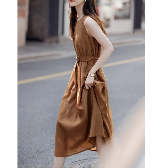 Advanced sense aura lace waist dress 2024 summer new round neck pleated A- shaped dress