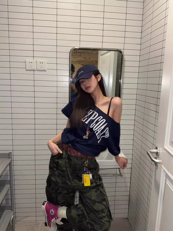 ドロップシッピングオフショルダー半袖レディース Tシャツワンショルダー 2025 新しい女性のルーズレイジーリラックスオフショルダートップ|undefined