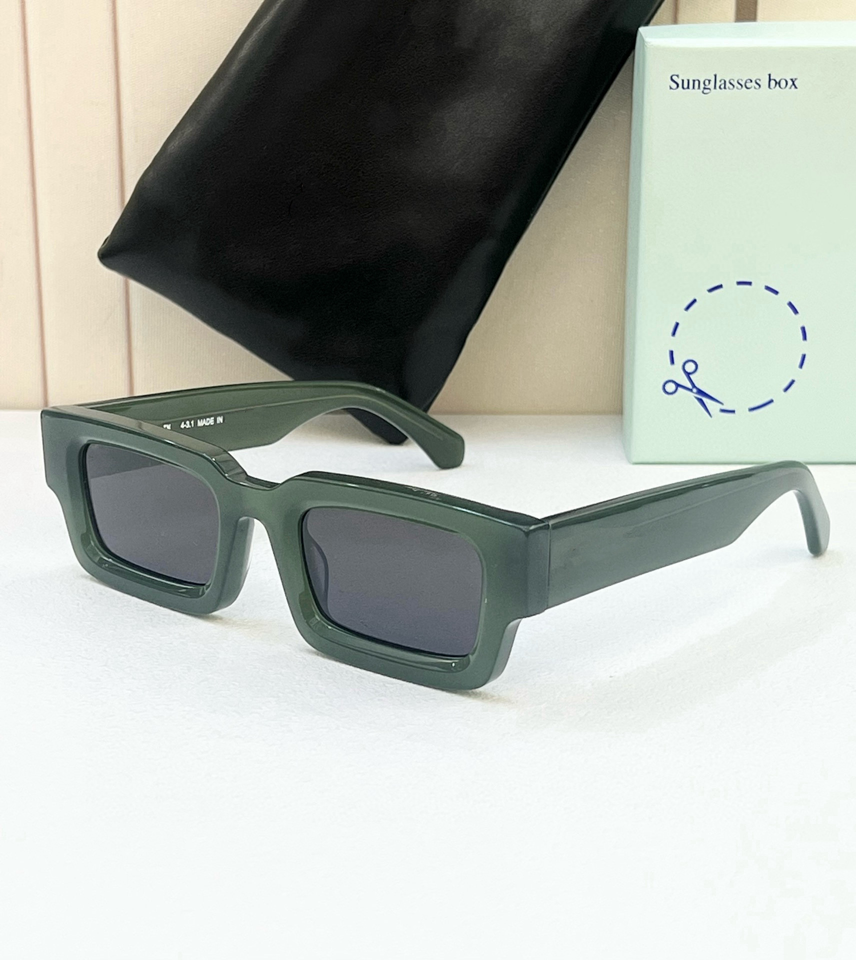 green frame gray
