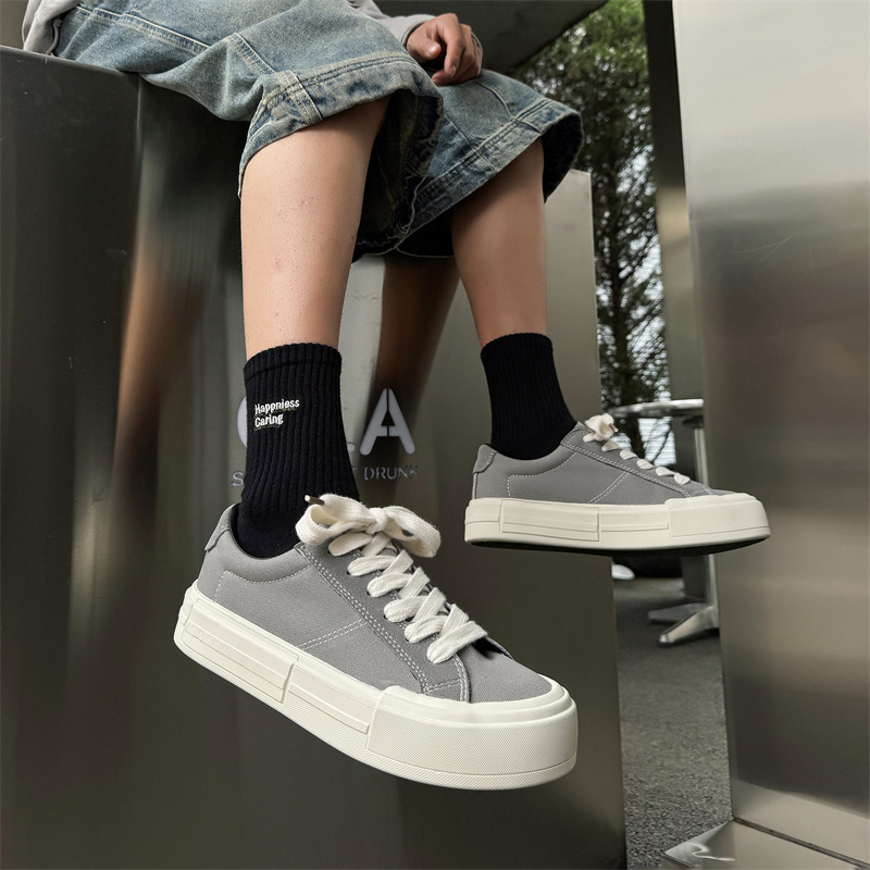 Zapatos de lona casuales 2025 nuevos zapatos de tabla bajos moda estilo Hong Kong zapatos de plataforma de bizcocho de verano para estudiantes