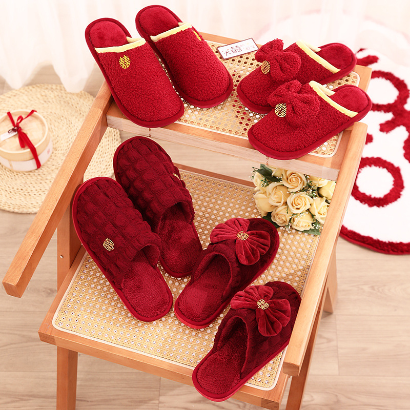 Red pair of new wedding shoes for couple, suitable for autumn and winter home, anti-slip, high-end wedding celebration.