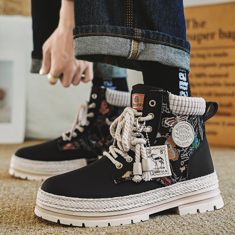 Zapatos de hombre de alto impacto, botas de invierno y otoño, botas de Martin, botas de locomotora de suela gruesa, botas de moda, estudiantes de nuevas botas deportivas para hombres