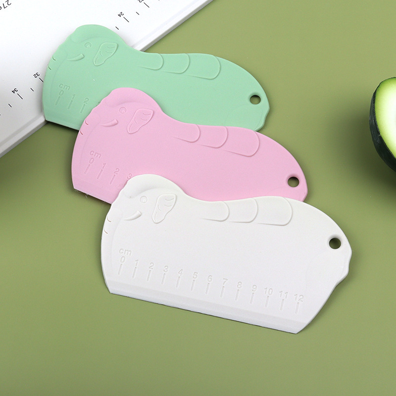 Cuchillo de masa creativo de dibujos animados raspador de crema de grado alimenticio para el hogar cortador de fideos antiadherentes