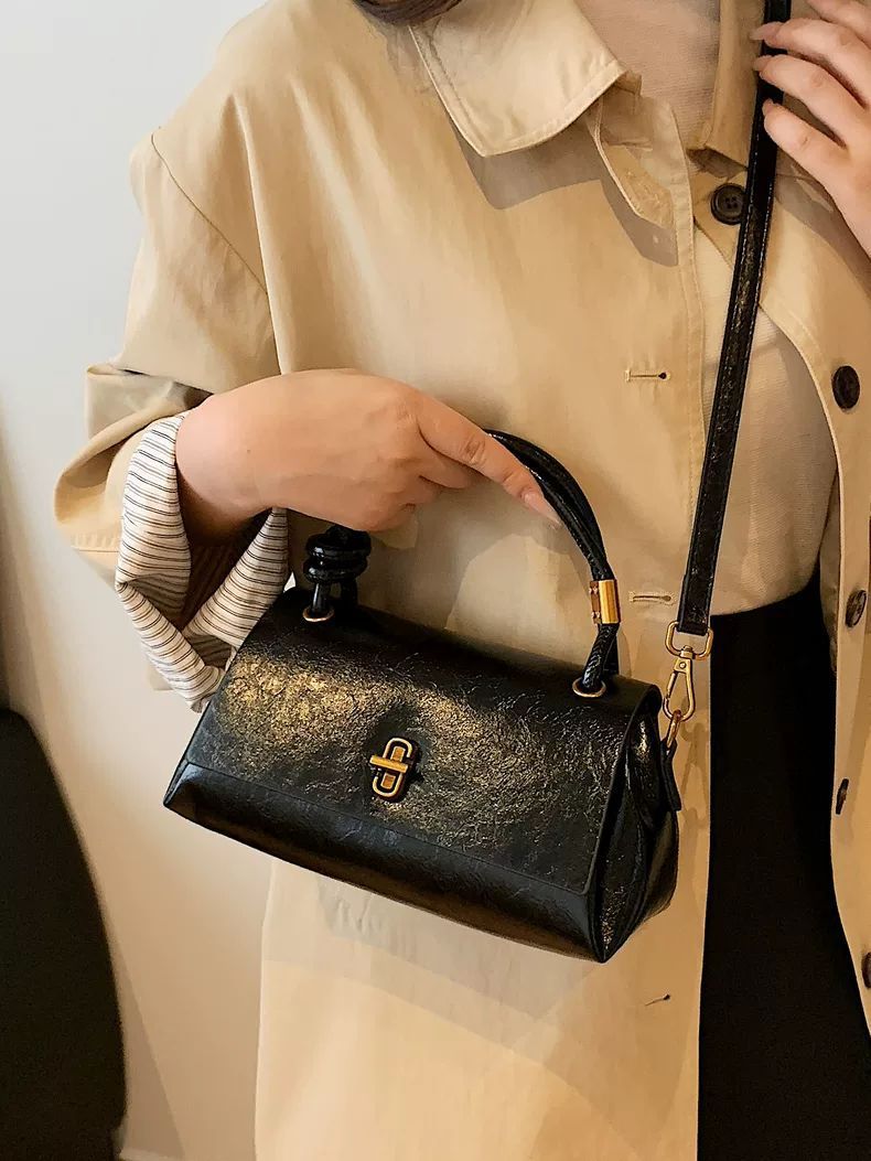 Stylish Women's Shoulder Bag Simple Casual Handbag Underarm Style_voghion.com